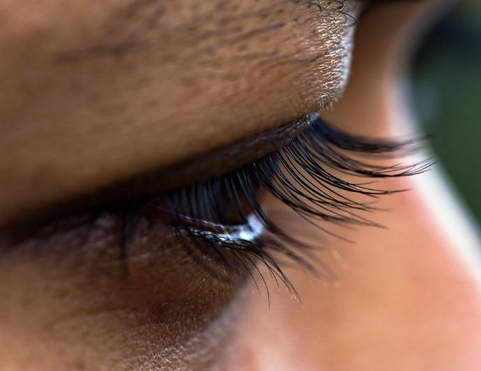 Dreaming of Eyelashes Growing Longer: 10 Meanings and Symbolisms
