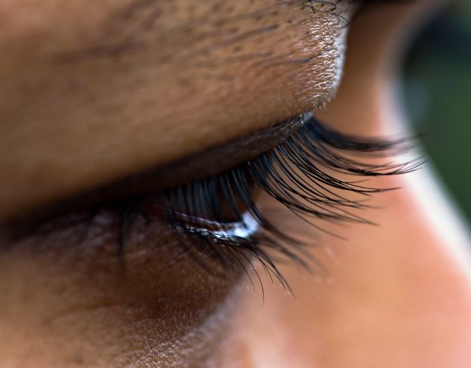 Dreaming of Eyelashes Growing Longer: 10 Meanings and Symbolisms