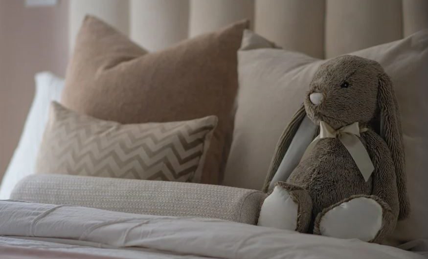 Dreaming of Pillows: 25 Meanings and Symbolisms