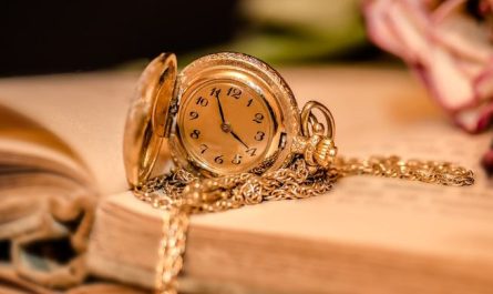 Dreaming of Going Back to the Past: 10 Meanings and Symbolisms