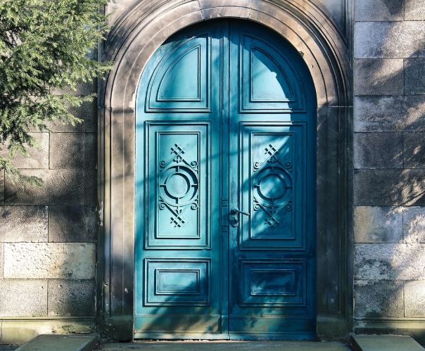 Dreaming of Locking Up: 11 Meanings and Symbolisms