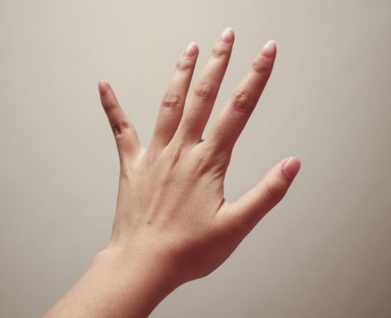 Dreaming of the Ring Finger: 8 Meanings and Symbolisms