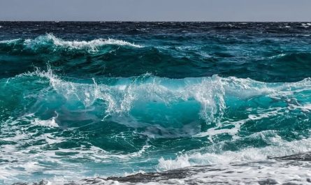 Dreaming of Waves : 20 Meanings and Symbolisms