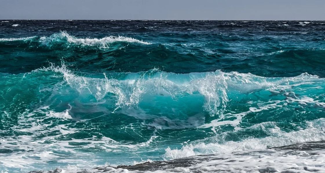 Dreaming of Waves : 20 Meanings and Symbolisms